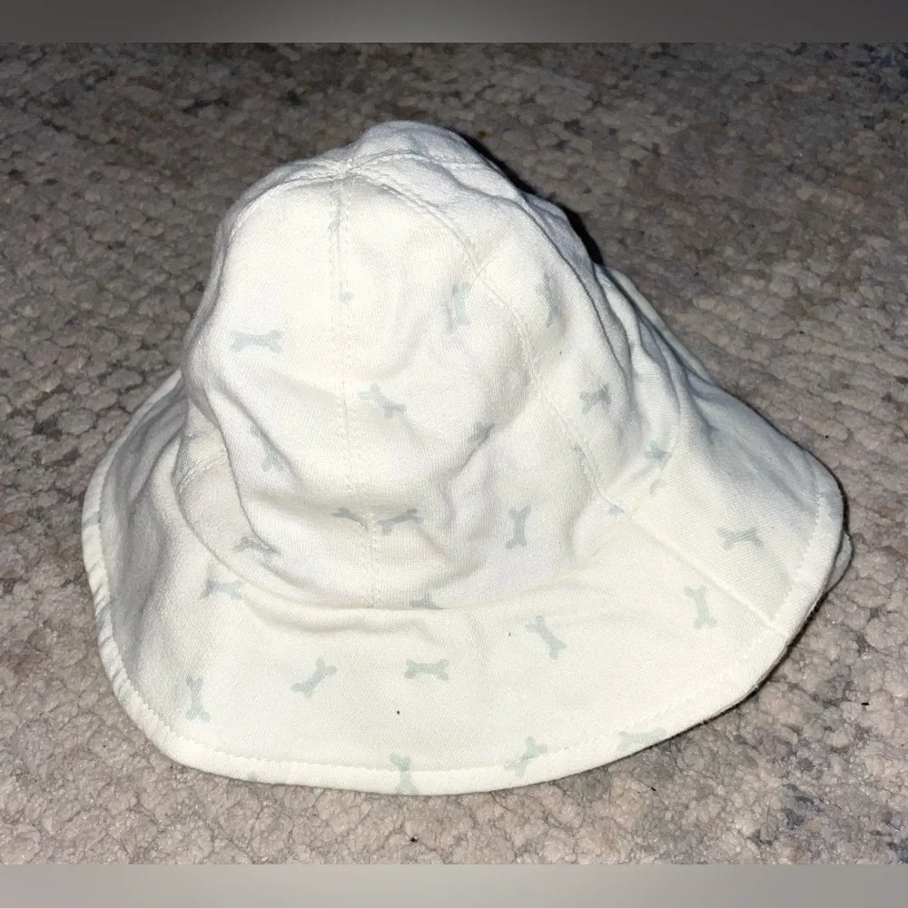 Chic Pea dog bone print hat size 0-9 months